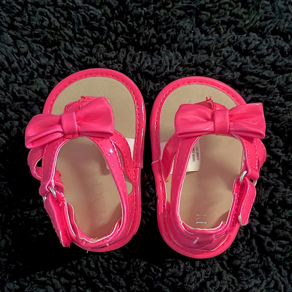 🌸 Children’s Place Hot Pink Thong Sandals Baby Girl 3-6M Velcro Strap Brand New